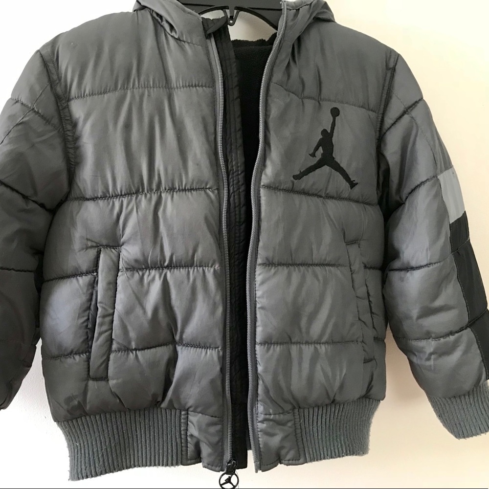 Jordan puffer jacket w/ hoodie Sz 5T